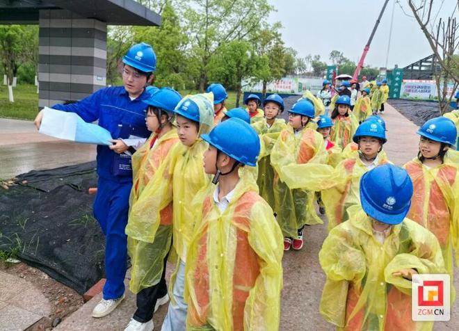 探索“不停电”的奥秘自贡市小记者协会组织小记者走进变电站(图1)