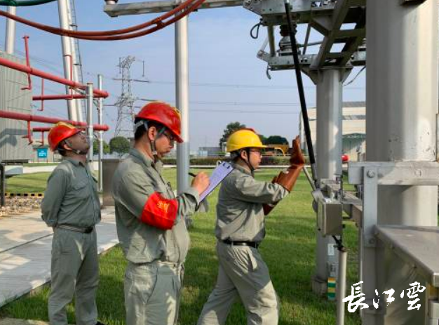 零故障备考鄂西北首座500千伏变电站1号主变完成首检(图1)