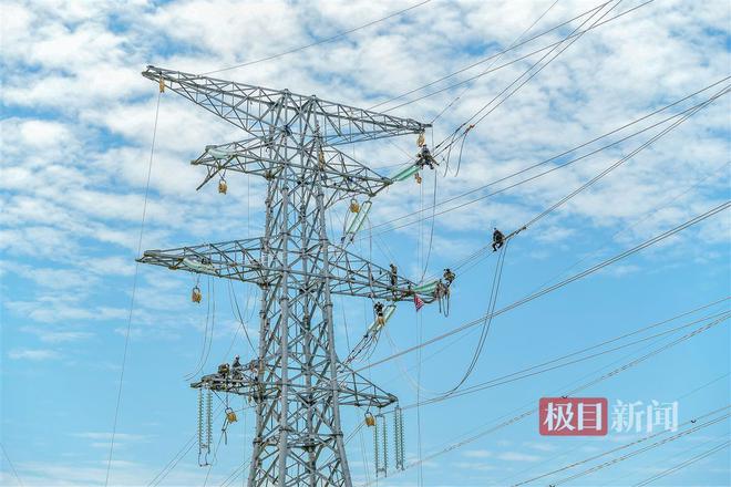 武汉光谷庙山将迎来重要电力支撑220千伏龙泉变电站冲刺送电(图2)