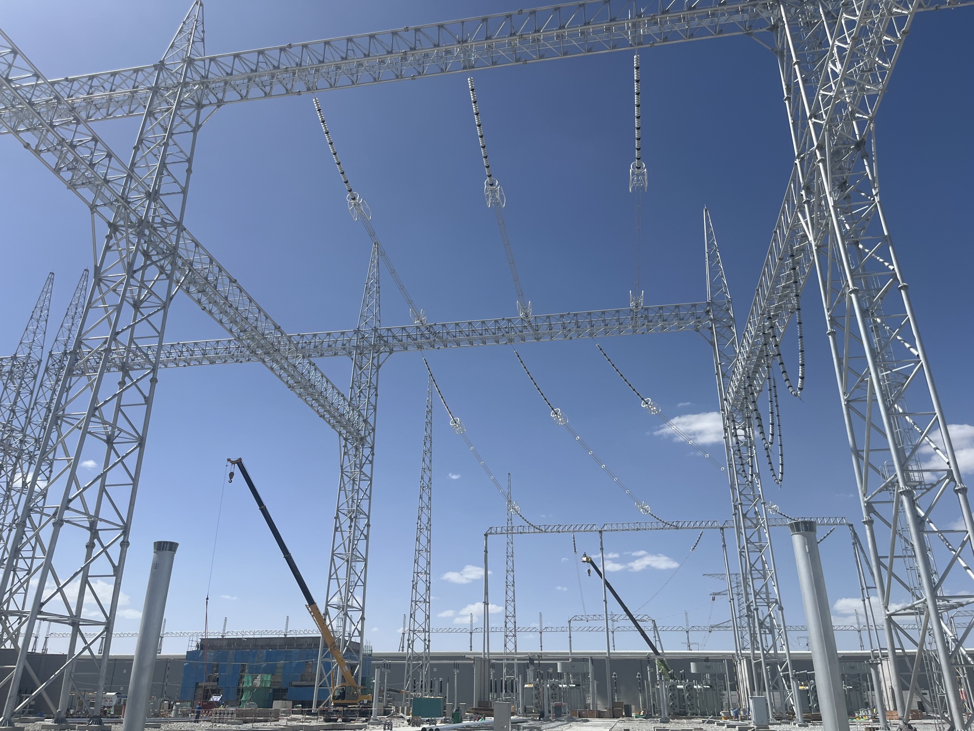 丁字口750千伏变电站新建工程进入全站施工高峰期(图2)