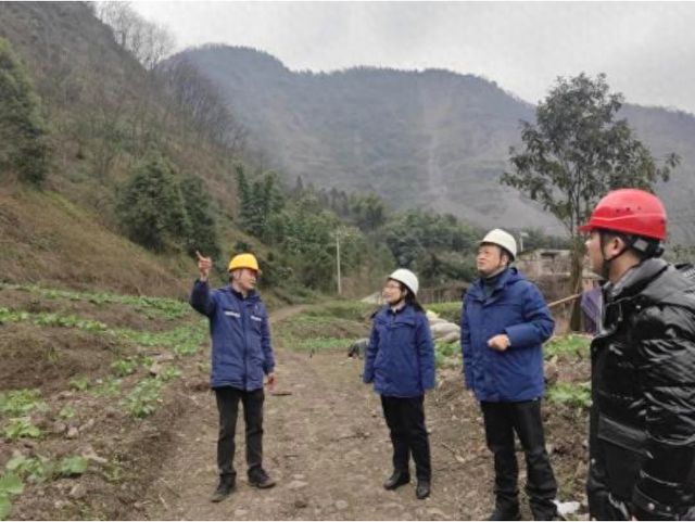 四川能投珙县电力开展地质灾害隐患点电力设施巡查工作(图1)