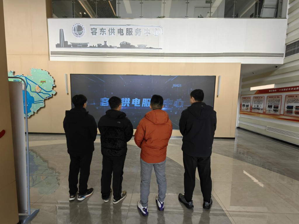 华北电力大学电力工程系“筑梦雄安E路同行”实践团前往剧村融合站与容东供电服务中心实践调研(图3)