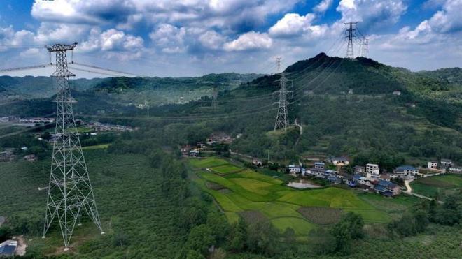 西南地区首个特高压交流输电工程建成投运(图1)