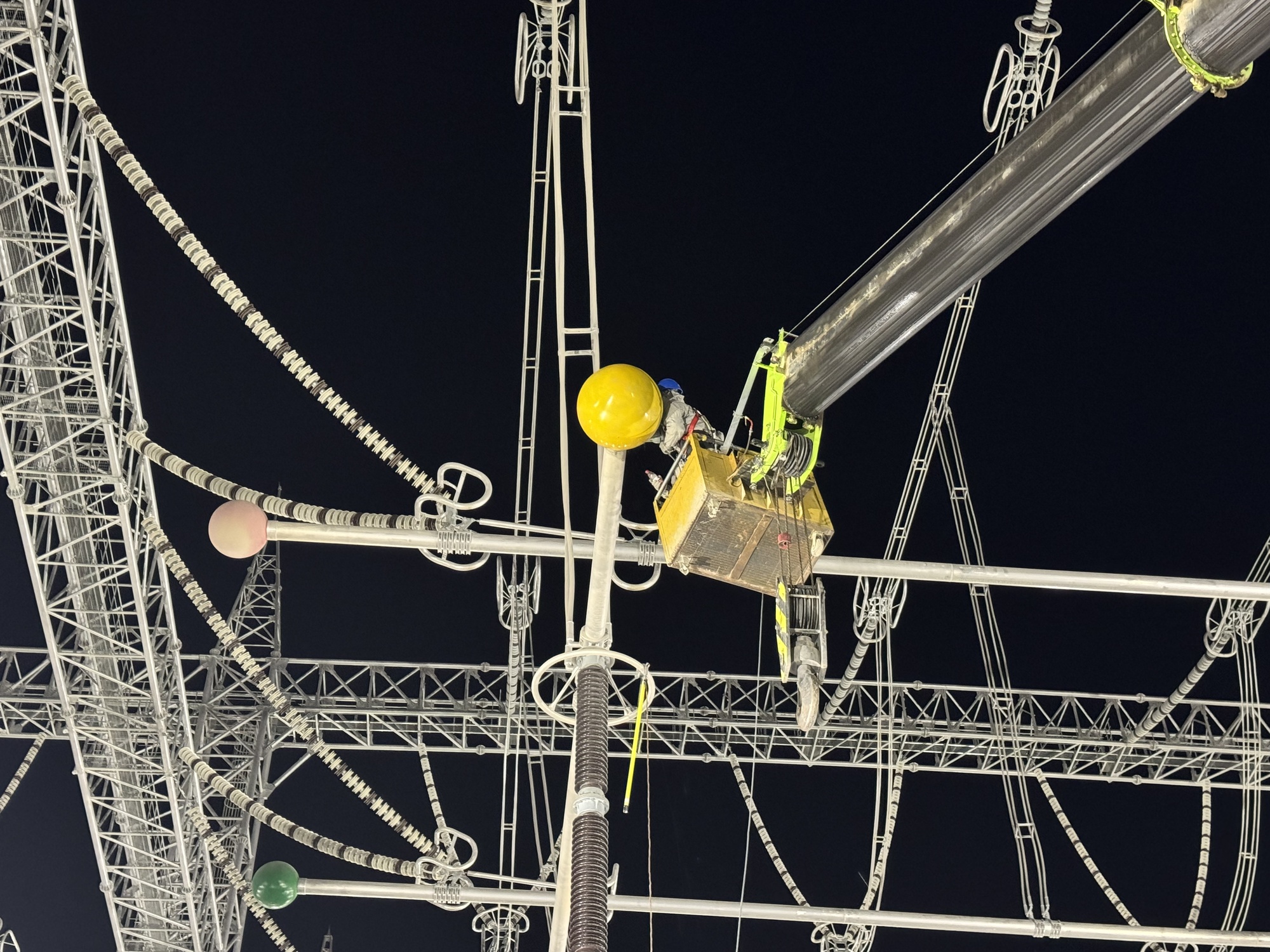 青海丁字口750千伏变电站新建工程复工冲刺国家新能源外送重点项目(图1)