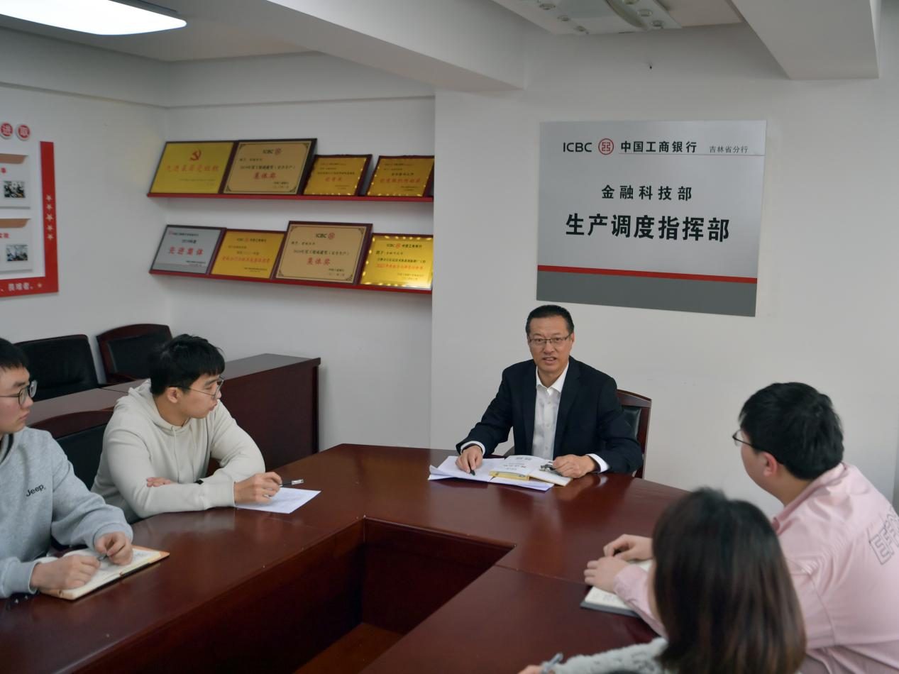 37载匠心传承雷锋精神科技先锋书写金融为民新篇——吉林工行“学习雷锋精神争做时代先锋”系列报道（二）(图1)