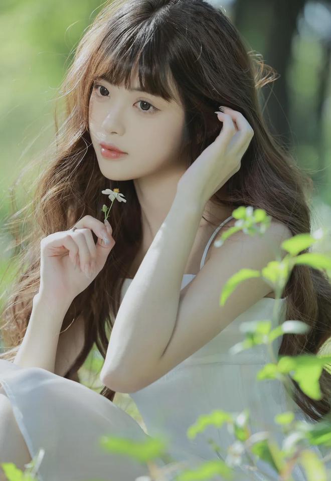 李小冉植物园几分几秒-李小冉植物园几分几秒春节版V(图1)