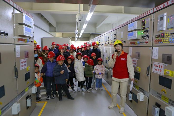 科普“核”知识辐射“零”距离——市生态环境局组织开展全民国家安全教育日“核安全”宣传教育活动(图1)