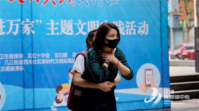 现场学习“救命术”！江津开展急救技能普及活动(图6)