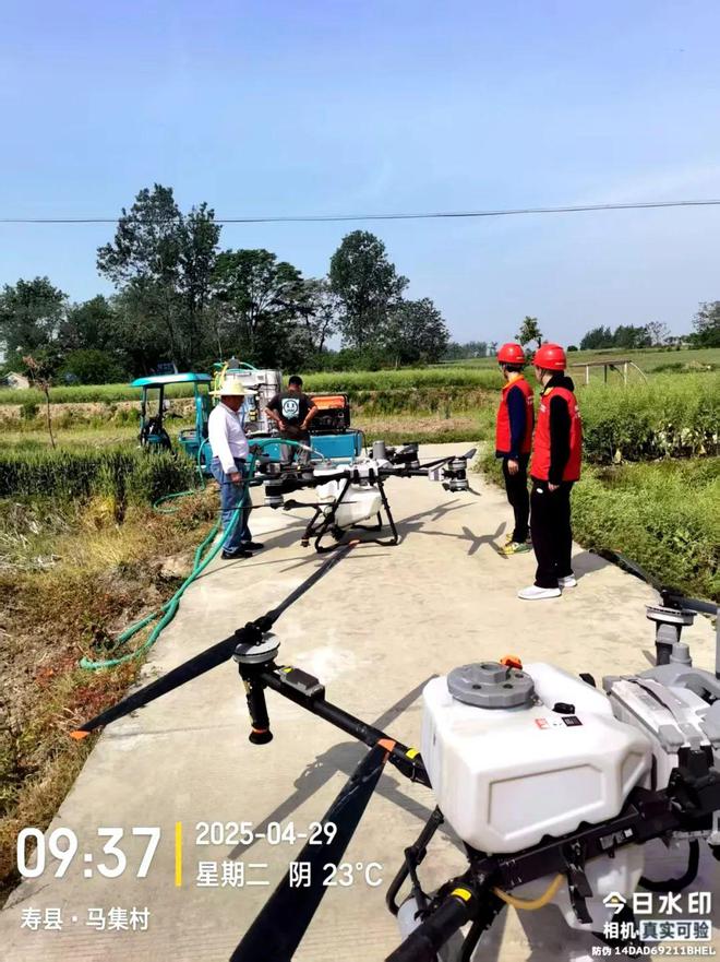 寿县农用植保无人机“飞手”们：作业时一定避让高压线路！(图2)