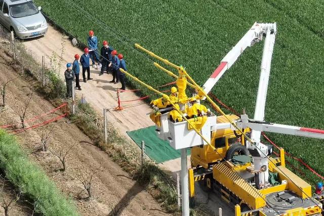 国网焦作供电公司：带电作业赋能电网重点工程建设(图4)
