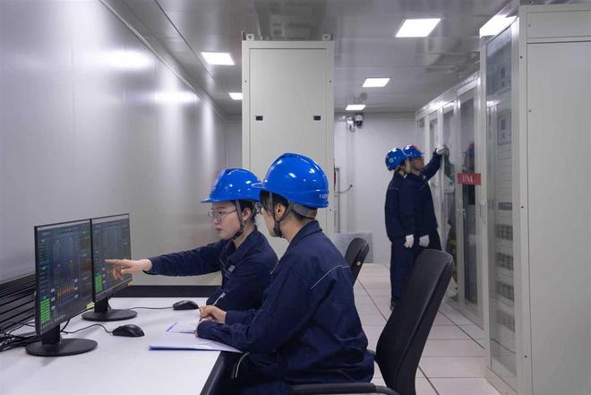湖北首个变电站内储能项目在汉投运为高温时段可靠供电上“保险”(图3)