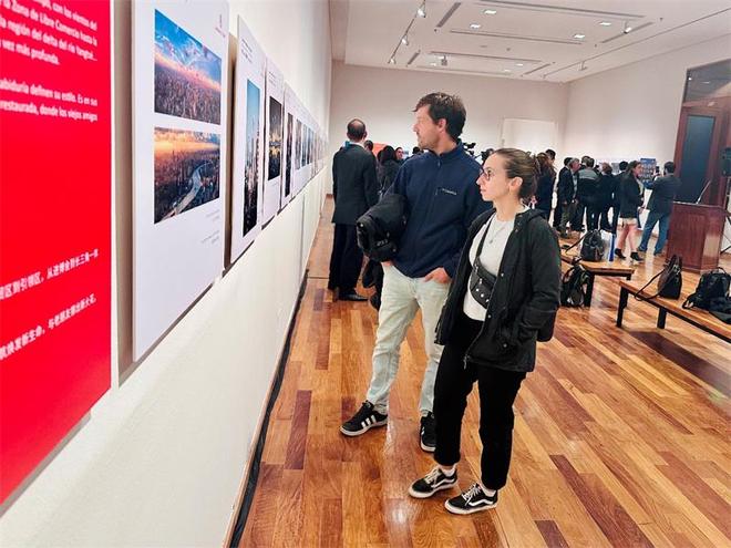 2025“魅力上海·无限未来”上海城市影像展在阿根廷开幕(图2)