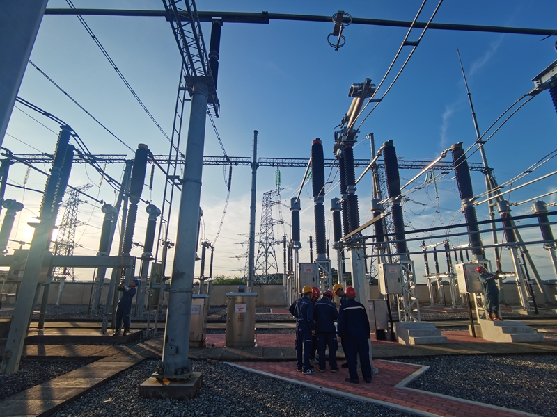 国庆我在岗！贵州3000余名电网工人坚守建设一线(图2)