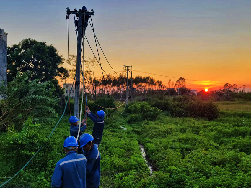 云南电网高效完成支援广东湛江抢修复电任务(图4)