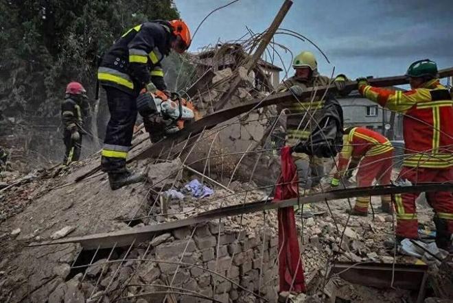 乌克兰能源设施被炸全国停电泽连斯基急见特朗普(图3)