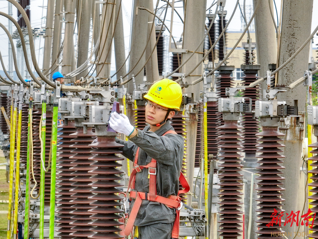国网衡阳供电公司：主设备检修除隐患温暖度冬添保障(图2)