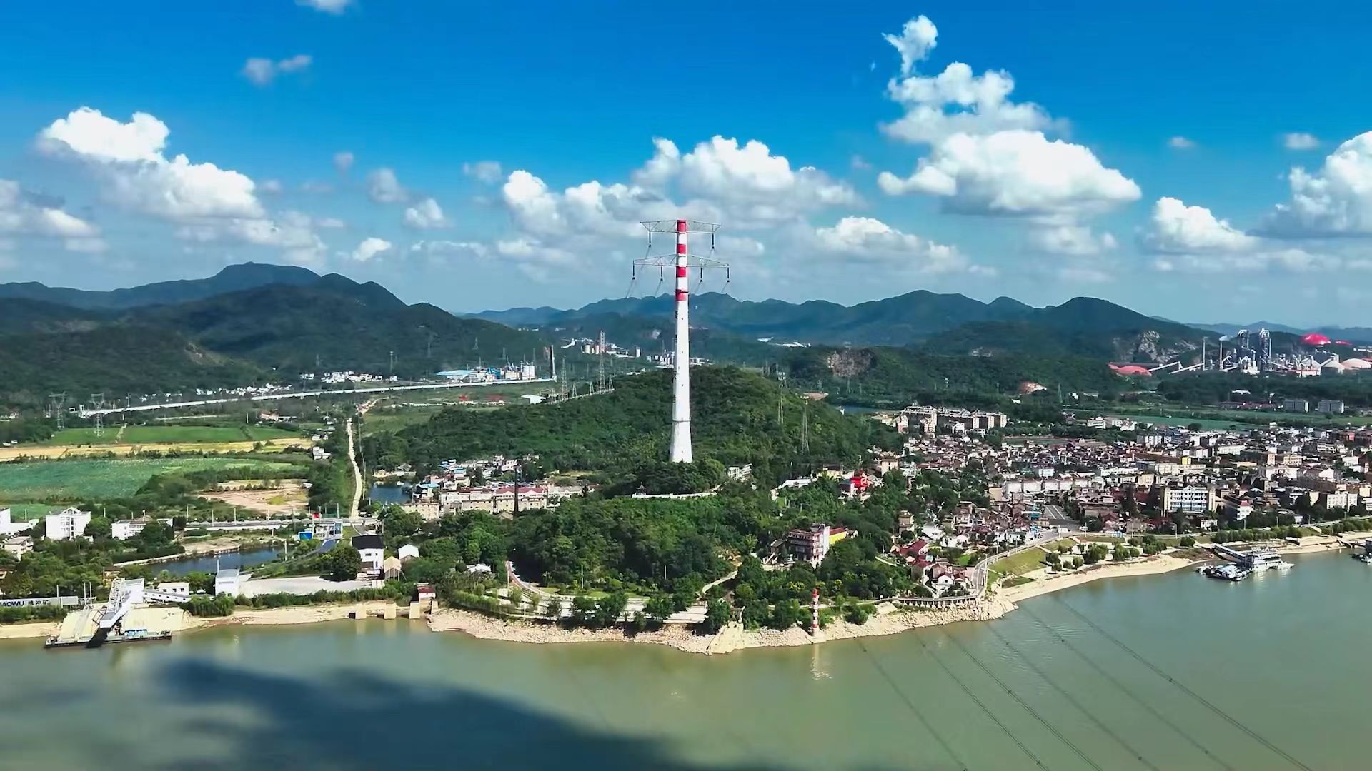 服役42年安徽首座500千伏跨江电塔爆破拆除(图2)