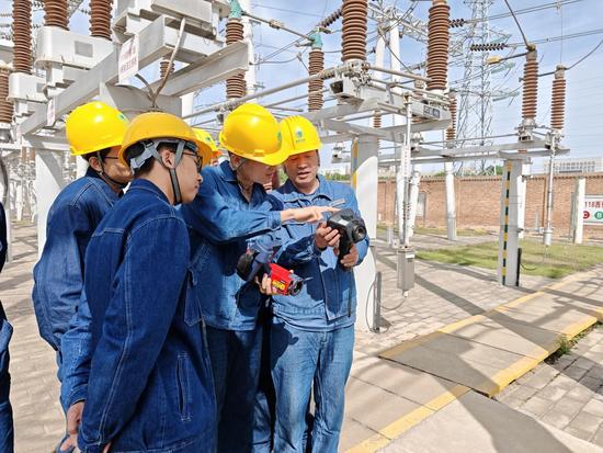 国网庆阳供电公司：开展红外测温专项培训强化技能保供电(图1)