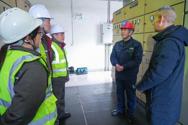 劳模专家“问诊把脉”助企生产“电力十足”(图1)