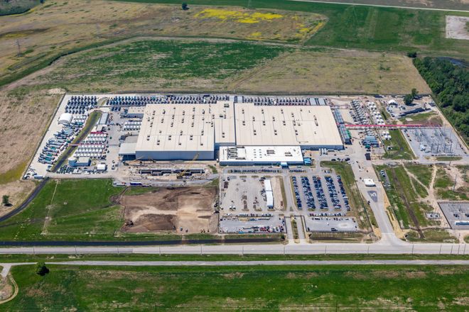 马斯克宣战太空可见！把AI超算涂成这样微软破防了(图2)