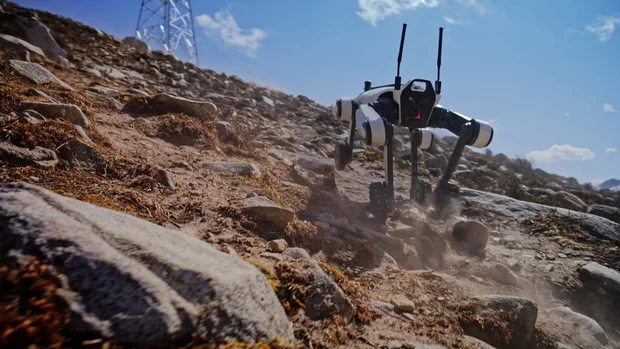 大疆系机器人公司「璇玑动力」半年内再获数亿融资产业基金青睐“能扛活的机器狗”(图1)